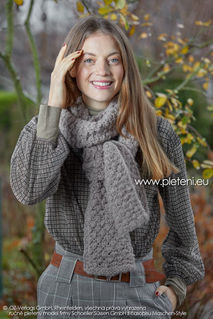 2019-Z-24 pletená dámská šála z příze Alpaca Fluffy značky Austermann